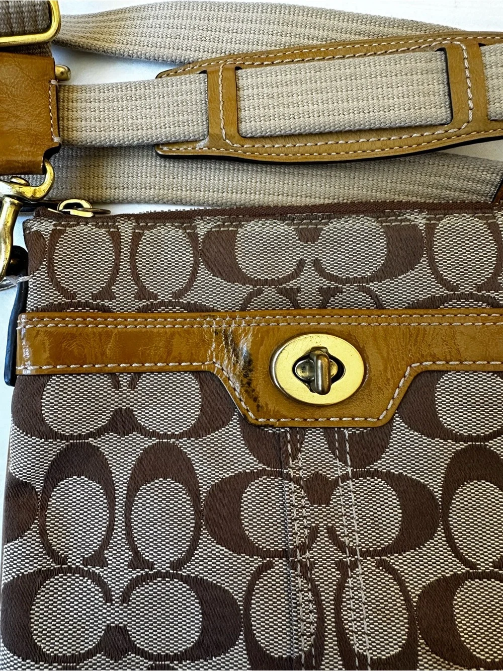 Coach Signature Swingback Crossbody Khaki Brown Canvas Legacy Turnlock Y2K